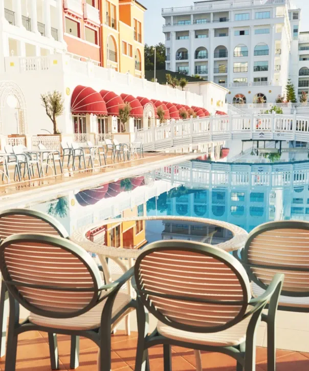Piscinas clássicas e elegantes, mantendo tradição e qualidade
